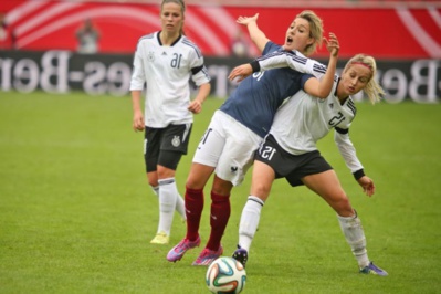 Entrée de Claire Lavogez face aux Championnes d'Europe (photos FFF) Entrée de Claire Lavogez face aux Championnes d'Europe (photos FFF)