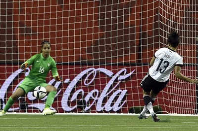 Sasic transforme le penalty égalisateur (photo FIFA.com) Sasic transforme le penalty égalisateur (photo FIFA.com)