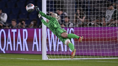 Kiedrzynek repousse le penalty de Bourdieu (photo PSG) Kiedrzynek repousse le penalty de Bourdieu (photo PSG)