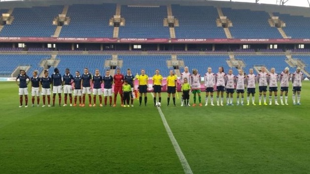Les deux équipes avant le coup d'envoi (photo Fédération Israëlienne) Les deux équipes avant le coup d'envoi (photo Fédération Israëlienne)