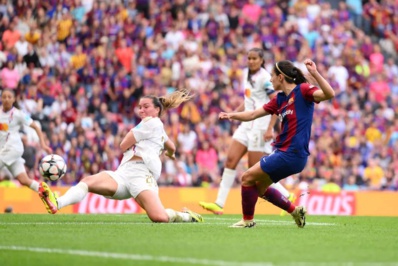 Gilles touche le ballon mais Endler est battue sur l'action Gilles touche le ballon mais Endler est battue sur l'action