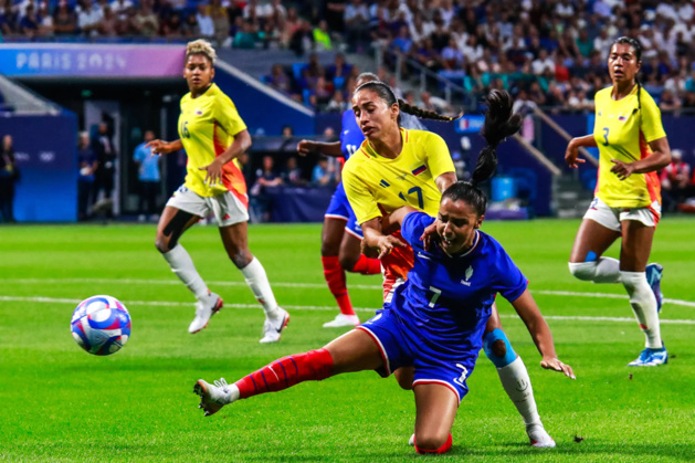 Sakina Karchaoui bousculée comme les Bleues par les Colombiennes (photo FFF) Sakina Karchaoui bousculée comme les Bleues par les Colombiennes (photo FFF)