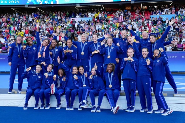 Les Américaines avec leurs médailles au Parc des Princes (photo US Soccer) Les Américaines avec leurs médailles au Parc des Princes (photo US Soccer)
