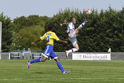 Camille Abily a pris de la hauteur sur la pelouse de Bonneuil (photo Frédérique Grando/LMP) Camille Abily a pris de la hauteur sur la pelouse de Bonneuil (photo Frédérique Grando/LMP)