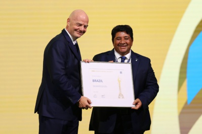 Gianni Infantino et Ednaldo Rodrigues lors de l'annonce de la victoire (photo FIFA) Gianni Infantino et Ednaldo Rodrigues lors de l'annonce de la victoire (photo FIFA)