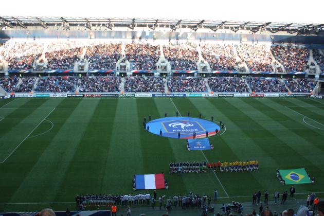 Bleues - FRANCE - BRESIL : 2-1 (Renard 37', Henry 55' ; Poliana 80') Bleues - FRANCE - BRESIL : 2-1 (Renard 37', Henry 55' ; Poliana 80')