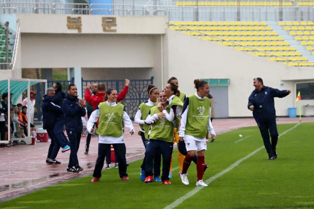 La joie du banc tricolore (photos France Militaire) La joie du banc tricolore (photos France Militaire)