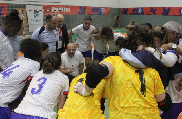 A l'issue de la rencontre face à la République tchèque avec son équipe (photo Sébastien Duret) A l'issue de la rencontre face à la République tchèque avec son équipe (photo Sébastien Duret)