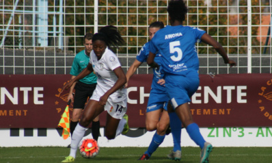 Diani déborde sur le côté droit (photo C. Ringaud) Diani déborde sur le côté droit (photo C. Ringaud)