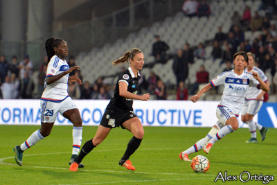 Thiney entre Mbock et Kumagai Thiney entre Mbock et Kumagai