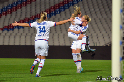 Petit félicitée après son but magnifique Petit félicitée après son but magnifique