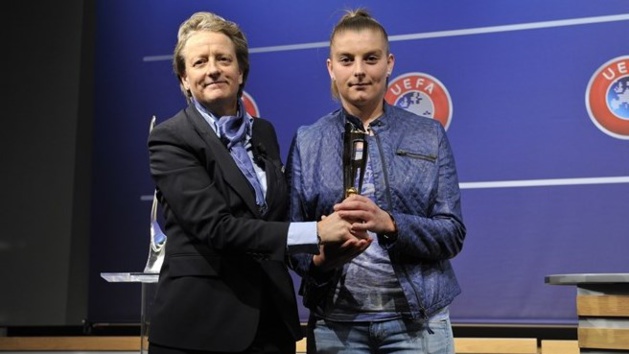 karen Espelund et Marie-Charlotte Léger (photo UEFA) karen Espelund et Marie-Charlotte Léger (photo UEFA)