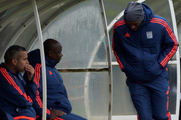 Régis Mohar au centre avec son staff ce samedi (photo Sébastien Duret) Régis Mohar au centre avec son staff ce samedi (photo Sébastien Duret)