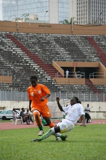 Ivoiriennes et Ghanéennes se sont séparées sur un score nul (1-1) Ivoiriennes et Ghanéennes se sont séparées sur un score nul (1-1)