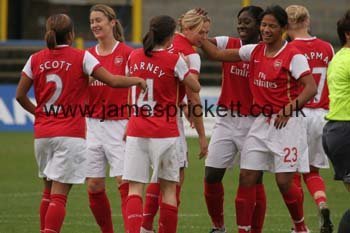 Arsenal termine en tête du groupe (photo : james prickett) Arsenal termine en tête du groupe (photo : james prickett)