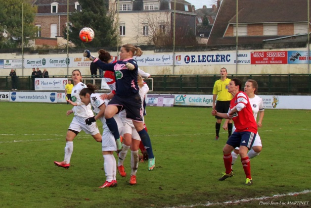 La gardienne rouennaise a tenu en échec les attaquantes arrageoises (photo Jean-Luc Martinet) La gardienne rouennaise a tenu en échec les attaquantes arrageoises (photo Jean-Luc Martinet)