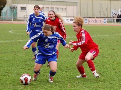 Anaïs Dumont (à gauche) auteur de l'unique but à Evreux (photo : Bruno Levitre) Anaïs Dumont (à gauche) auteur de l'unique but à Evreux (photo : Bruno Levitre)