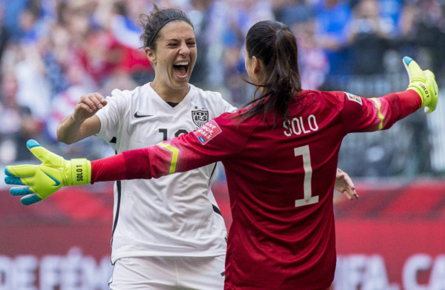 Lloyd et Solo se congratulent après une Coupe du Monde victorieuse (photo USS) Lloyd et Solo se congratulent après une Coupe du Monde victorieuse (photo USS)