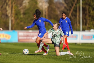 (photo Jamies Edward/Facebook Llanelli Town AFC) (photo Jamies Edward/Facebook Llanelli Town AFC)