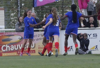 La joie de Maëlys Ane, buteuse en première période La joie de Maëlys Ane, buteuse en première période
