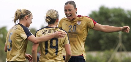 Abby Wambach (n°20) offre la victoire aux Etats-Unis (fpf.pt)