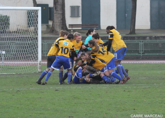Les joueuses de la VGA exultent après le deuxième arrêt de Carré (photo Marceau Carré) Les joueuses de la VGA exultent après le deuxième arrêt de Carré (photo Marceau Carré)