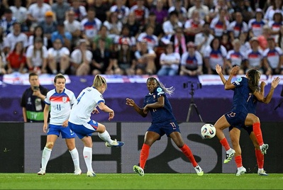 Le but de Keira Walsh en fin de match (photo UEFA.com)