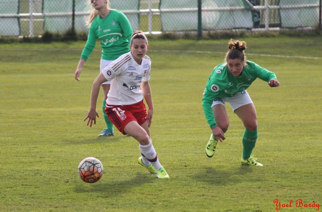 Kaci devant Peruzzetto (photo Yoël Bardy/ASSE feminines) Kaci devant Peruzzetto (photo Yoël Bardy/ASSE feminines)