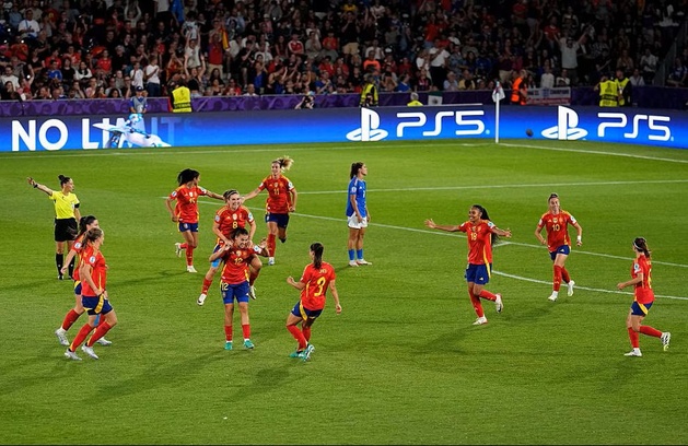 L'Espagne réussit un sans faute (photo UEFA.com) L'Espagne réussit un sans faute (photo UEFA.com)