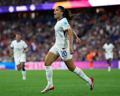 Cascarino a brillé en seconde période (photo UEFA.com) Cascarino a brillé en seconde période (photo UEFA.com)
