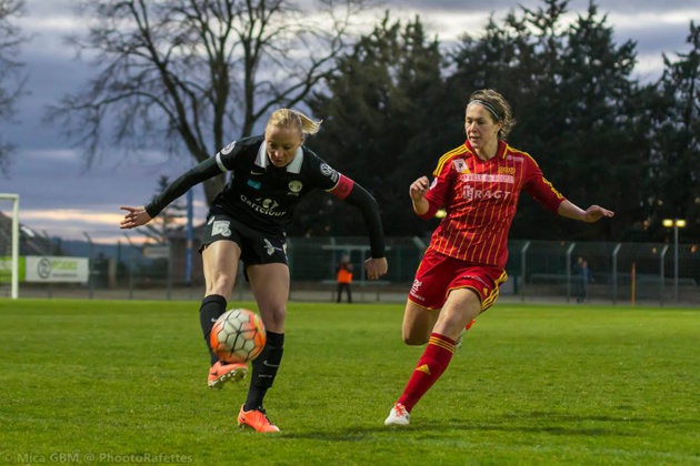 Guilbert de retour en défense centrale devant Lemaitre, buteuse du RAF (photo Mica GBM/Phootorafettes) Guilbert de retour en défense centrale devant Lemaitre, buteuse du RAF (photo Mica GBM/Phootorafettes)