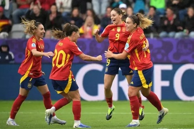 L'Espagne face au pays hôte en quart (photo UEFA.com)