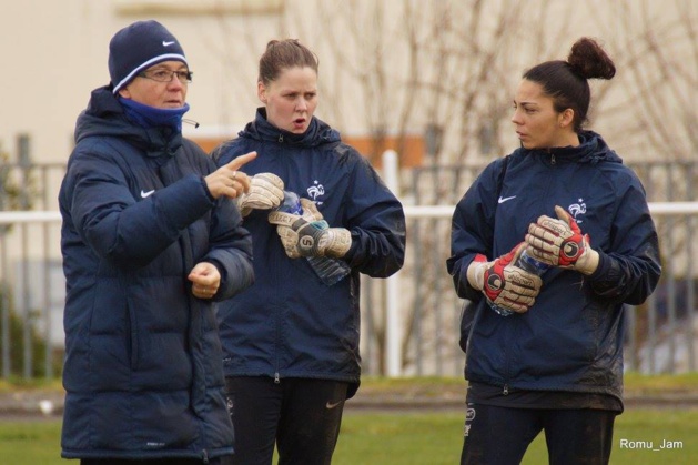 Elisabeth Loisel avec les gardiennes Marion Mancion et Audrey Souletis Elisabeth Loisel avec les gardiennes Marion Mancion et Audrey Souletis