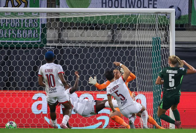 Le PSG a subi la loi des Louves (photos UEFA.com) Le PSG a subi la loi des Louves (photos UEFA.com)