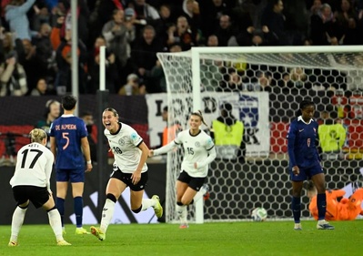 Bühl donne la victoire aux Allemandes (photo UEFA.com) Bühl donne la victoire aux Allemandes (photo UEFA.com)