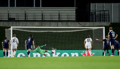 Le penalty d'Azzaro a permis de longtemps croire à une victoire (photo UEFA.com) Le penalty d'Azzaro a permis de longtemps croire à une victoire (photo UEFA.com)