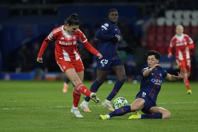 Damnjanović reprend devant De Almeida (photo PSG.fr)