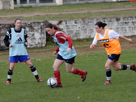 Priscilla Vallin (au centre), Stéphanie Bour (à gauche) et  Stéphanie Groisil (à droite)