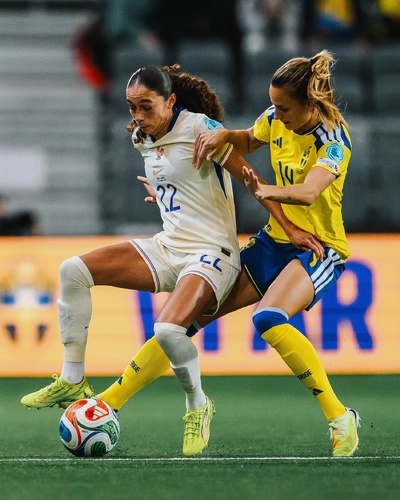 Bussy, titulaire, ici à la lutte avec Björn (photo SVF)