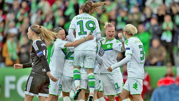 Bachmann et ses partenaires en pleine célébration Bachmann et ses partenaires en pleine célébration