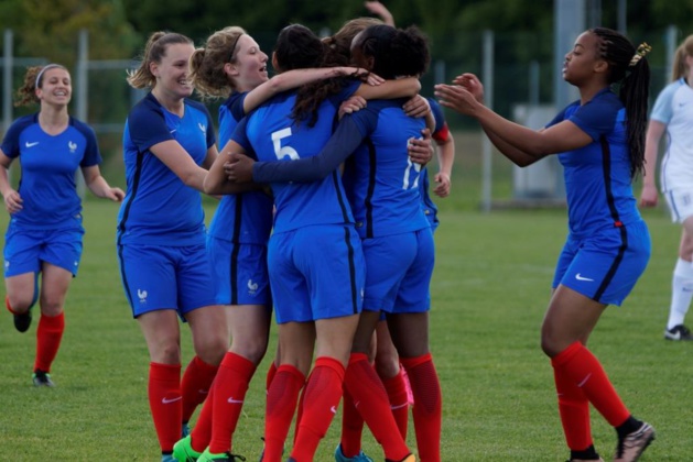 Malard félicitée après l'ouverture du score (photo Sébastien Duret) Malard félicitée après l'ouverture du score (photo Sébastien Duret)