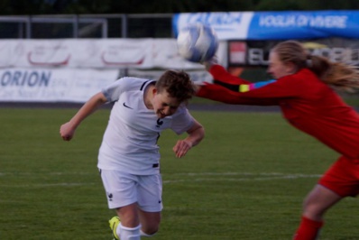 Saviana, ici sur une reprise de la tête, a inscrit le but de la victoire (photo Sébastien Duret) Saviana, ici sur une reprise de la tête, a inscrit le but de la victoire (photo Sébastien Duret)