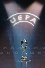 Le trophée (photo : uefa.com)