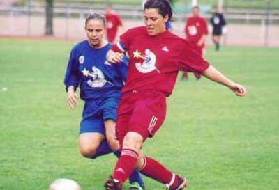 Cécile Locatelli devant Elodie Ramos (photo C Ringaud/footofeminin.fr)