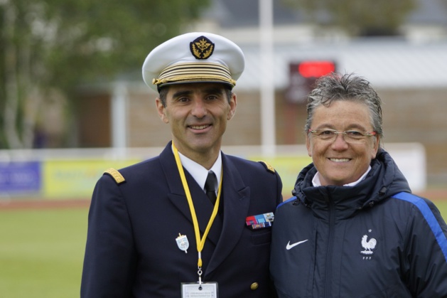 Commissaire aux sports militaires, Commandant du CNSD, Hervé Piccirillo, ancien arbitre, et Elisabeth Loisel (photo Sébastien Duret)