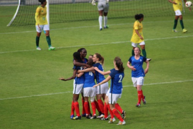 Babinga félicitée sur son second but (photo LBF) Babinga félicitée sur son second but (photo LBF)