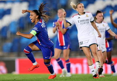 Sakina Karchaoui a transformé le penalty consécutif à une faute de Lakrar (photo UEFA.com) Sakina Karchaoui a transformé le penalty consécutif à une faute de Lakrar (photo UEFA.com)