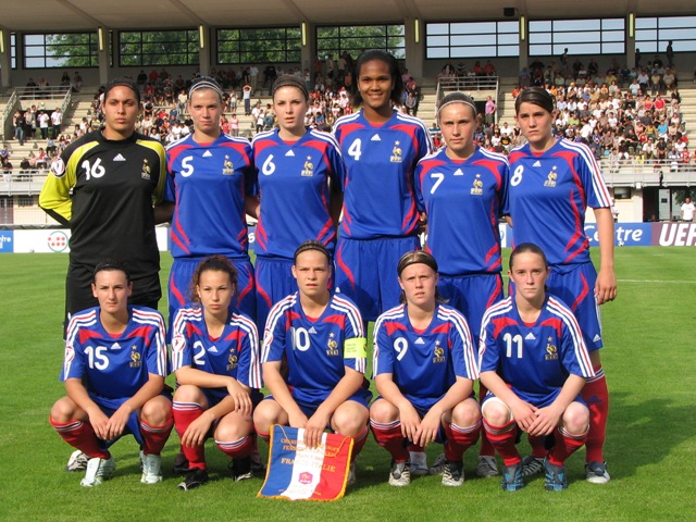 Les Bleuettes avant le coup d'envoi Les Bleuettes avant le coup d'envoi