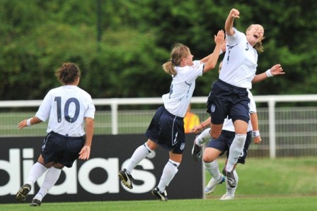 Duggan et l'Angleterre sont passées tout près de la qualification