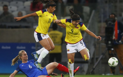 Grosse abattage d'Henry au milieu (photo FIFA.com) Grosse abattage d'Henry au milieu (photo FIFA.com)